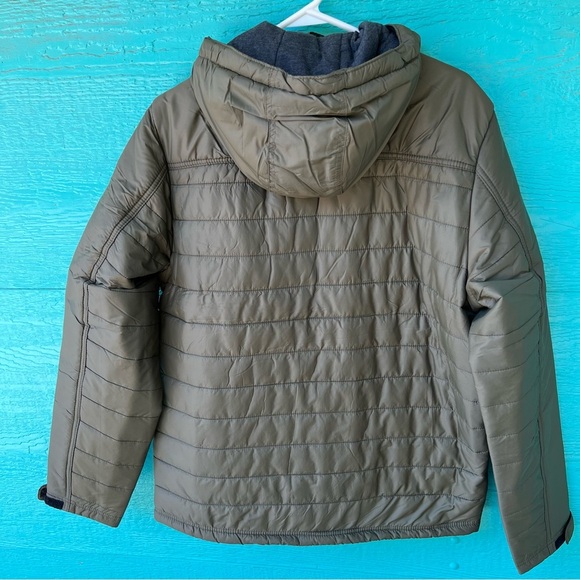 GERRY INSULATED
WEATHERPROOF PUFFER JACKET WITH HOOD SIZE MEDIUM NWT OLIVE GREEN - Picture 8 of 8